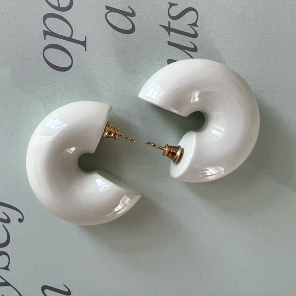 Uncommon Matters off-white beam earrings - Picture 4 of 4